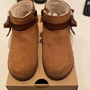 Size 9 toddler Uggs